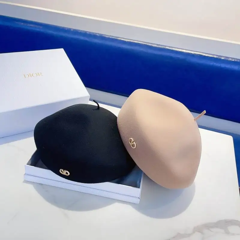 Valentino beret 010301